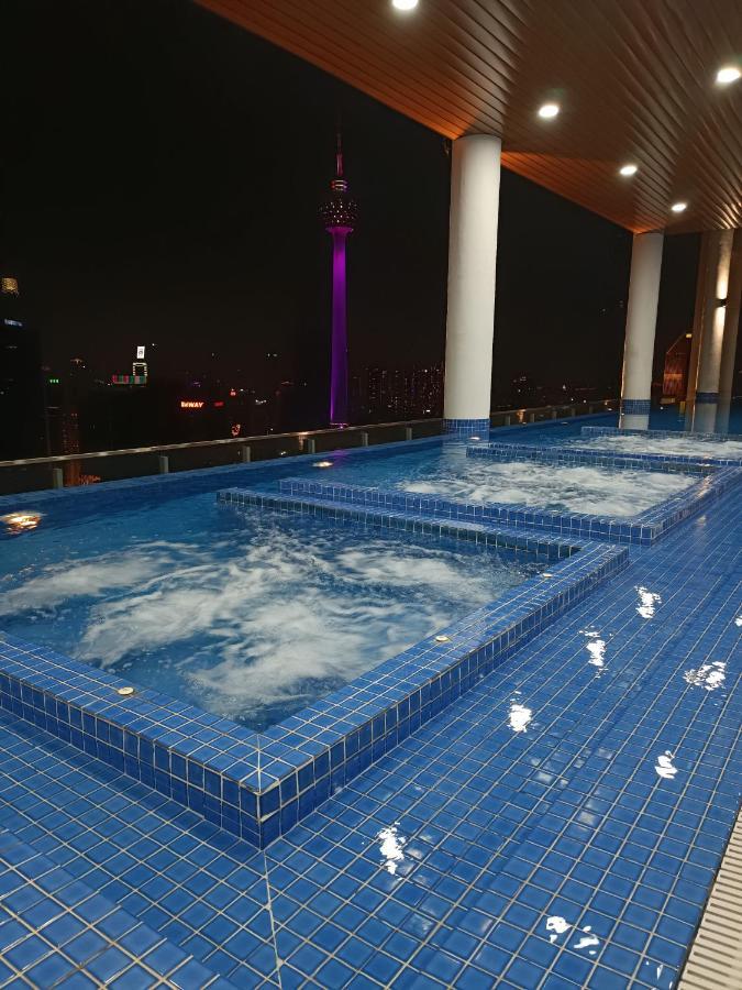 Lx 39a Balcony Klcc View 1 Bedroom Infinity Pool Apartment Kuala Lumpur